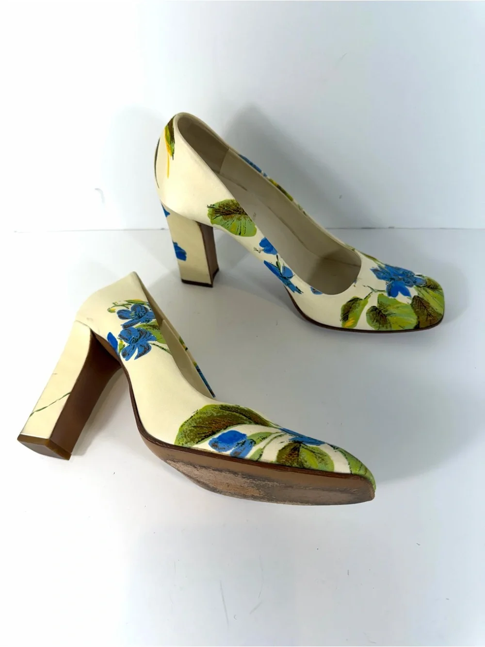 Vintage Prada Floral Print Satin Block Heel Pumps - Cream, Size 38.5 (US 8.5) - Picture 4 of 14